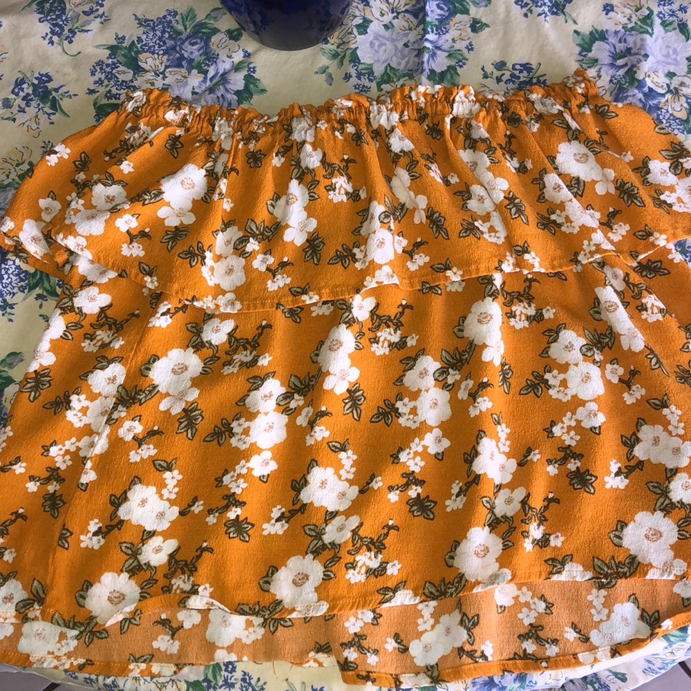 Forever 21 off the shoulder top. Size S